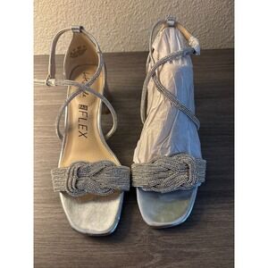Life Stride‎ women's size 6.5 2" heels silver sparkle